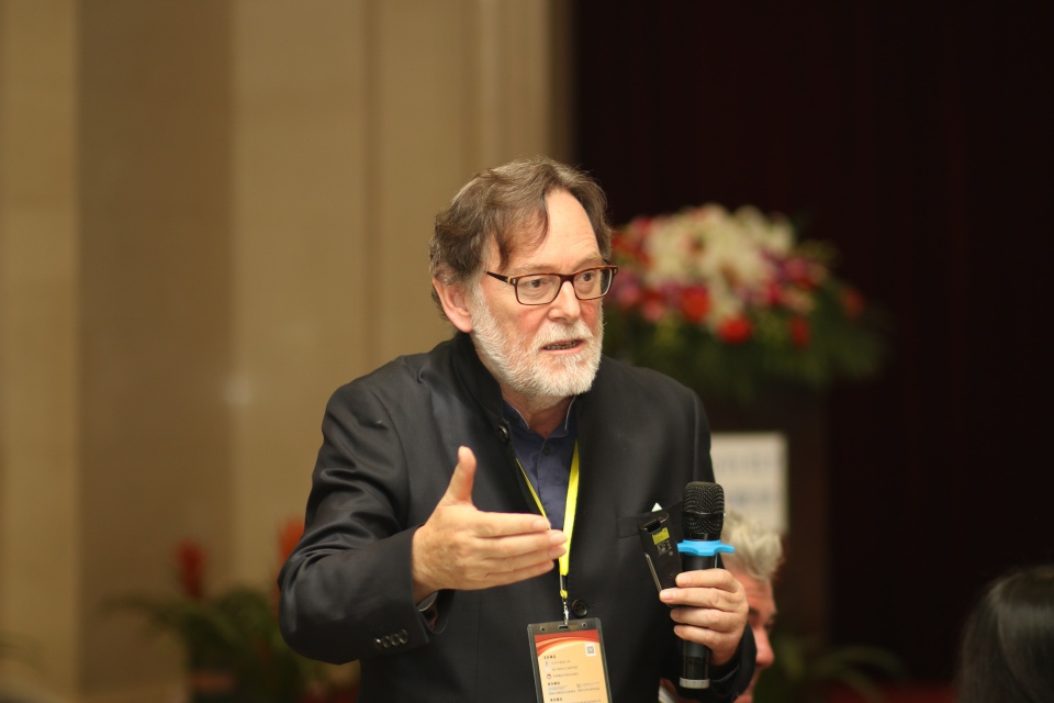 jeremy harmer在论坛做主旨演讲